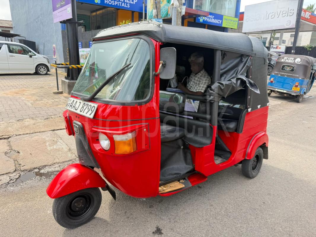 Bajaj Three Wheel 2016 - பயன்படுத்தப்பட்டது முச்சக்கர வண்டி sale in Sri Lanka - patpat.lk