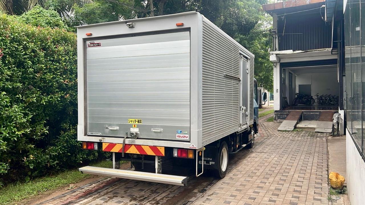 Isuzu ELF 2019 - சான்றளிக்கப்பட்டது டிரக் sale in Sri Lanka - patpat.lk