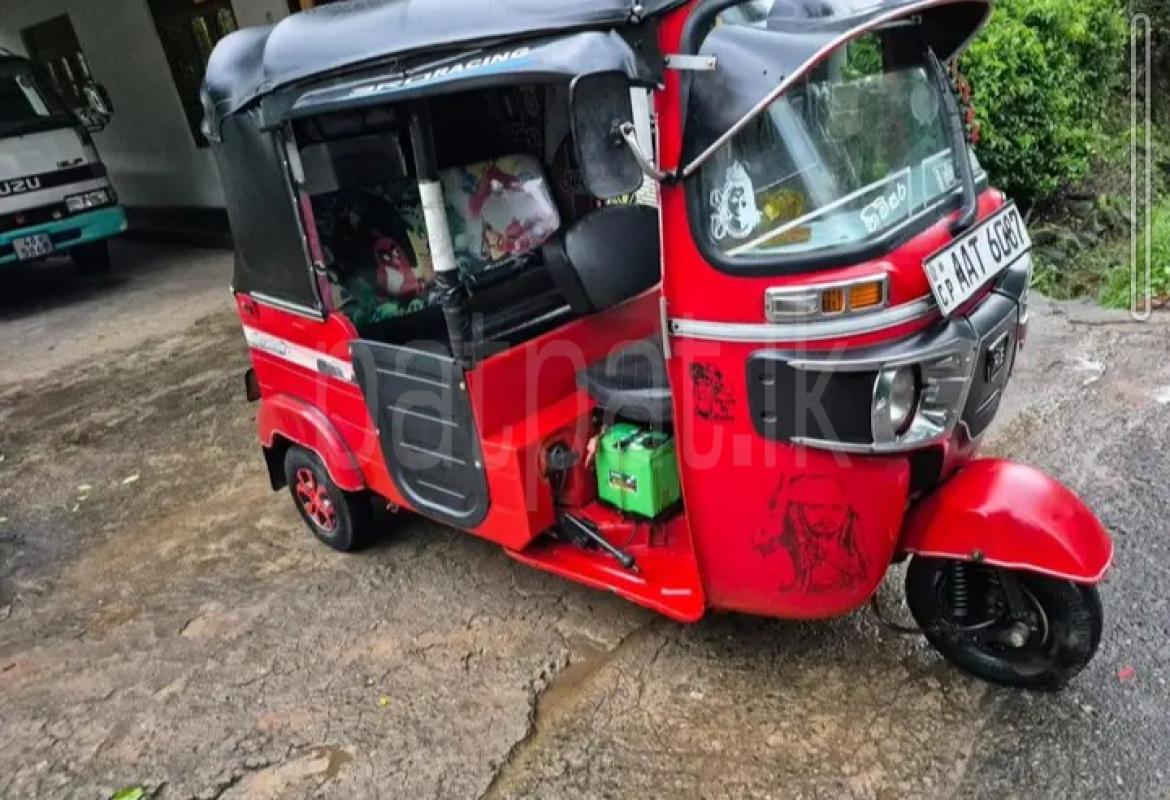 Bajaj 4 stroke 2017 - பயன்படுத்தப்பட்டது முச்சக்கர வண்டி sale in Sri Lanka - patpat.lk