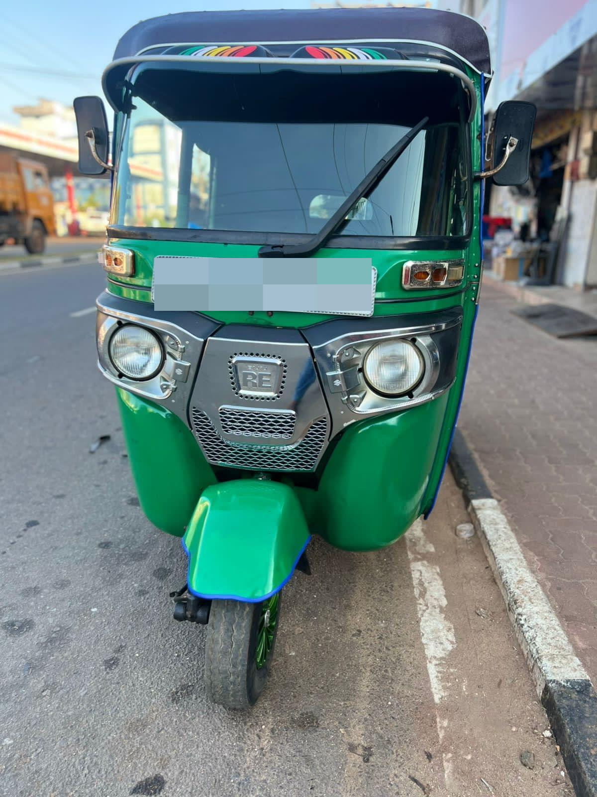 Bajaj Three Wheel 2016 - பயன்படுத்தப்பட்டது முச்சக்கர வண்டி sale in Sri Lanka - patpat.lk