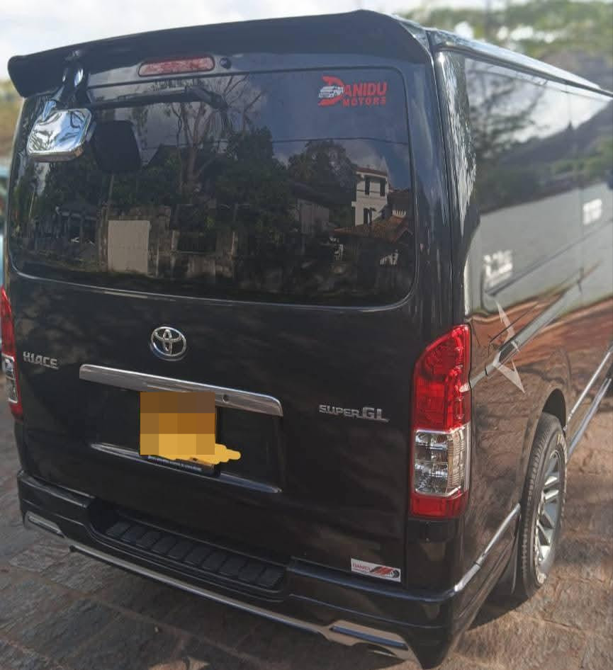 Toyota Hiace 2006 - பயன்படுத்தப்பட்டது வேன் sale in Sri Lanka - patpat.lk