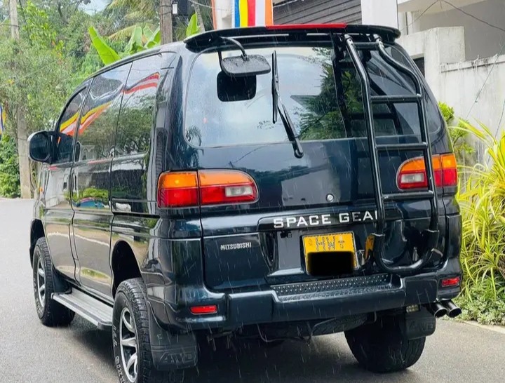 Mitsubishi L400 1998 - பயன்படுத்தப்பட்டது வேன் sale in Sri Lanka - patpat.lk
