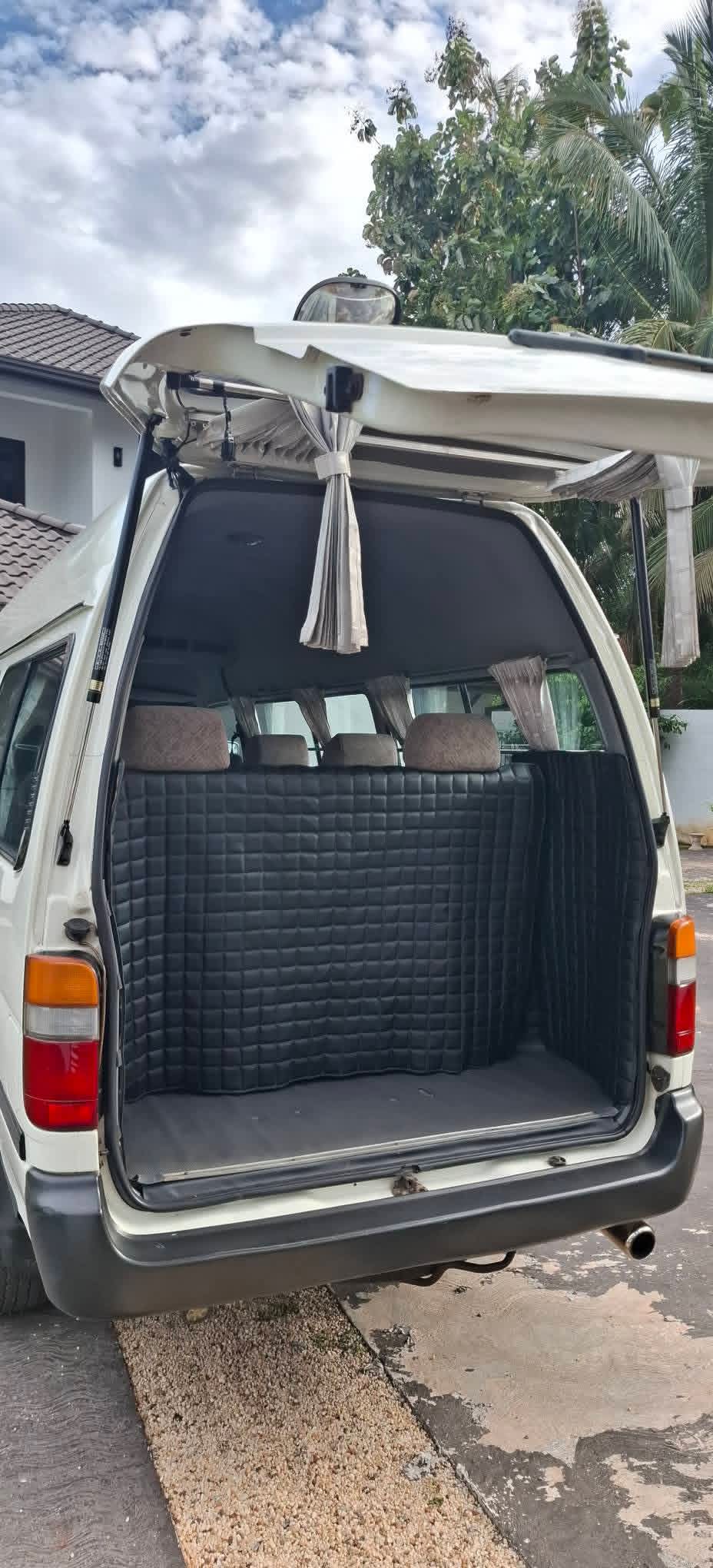 Toyota Hiace 2005 - Used Van sale in Sri Lanka - patpat.lk