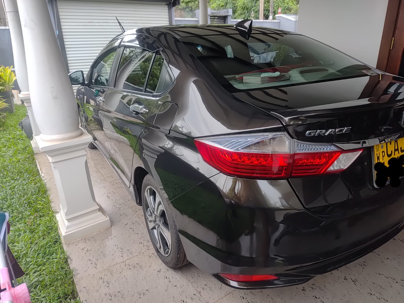 Honda Grace 2015 - பயன்படுத்தப்பட்டது கார் sale in Sri Lanka - patpat.lk