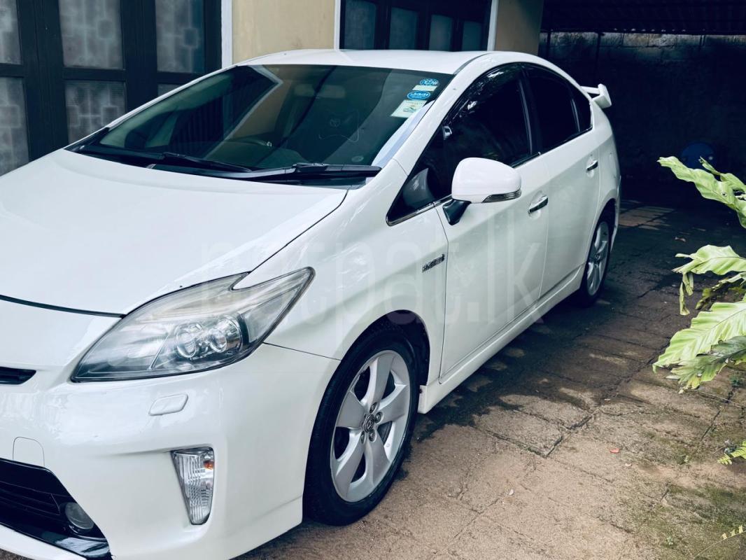 Toyota Prius 2012 - பயன்படுத்தப்பட்டது கார் sale in Sri Lanka - patpat.lk