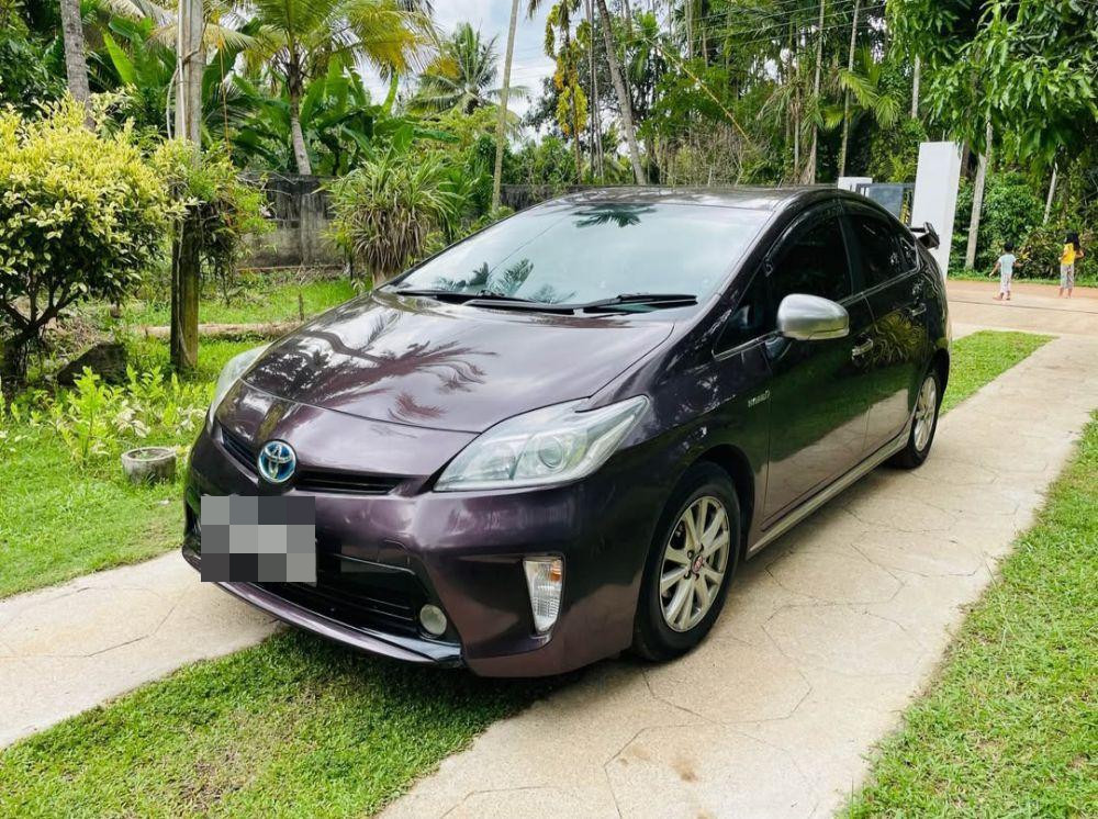 Toyota Prius 2014 - Reconditioned Car sale in Sri Lanka - patpat.lk