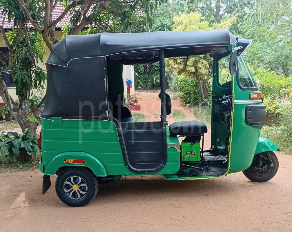 Bajaj 4 stroke 2015 - Used Three wheeler sale in Sri Lanka - patpat.lk