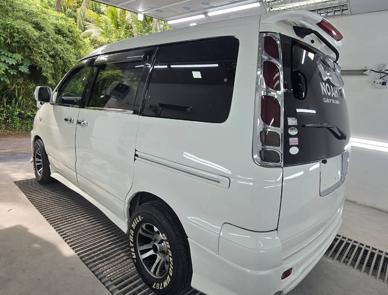 Toyota Noah 2009 - பயன்படுத்தப்பட்டது வேன் sale in Sri Lanka - patpat.lk