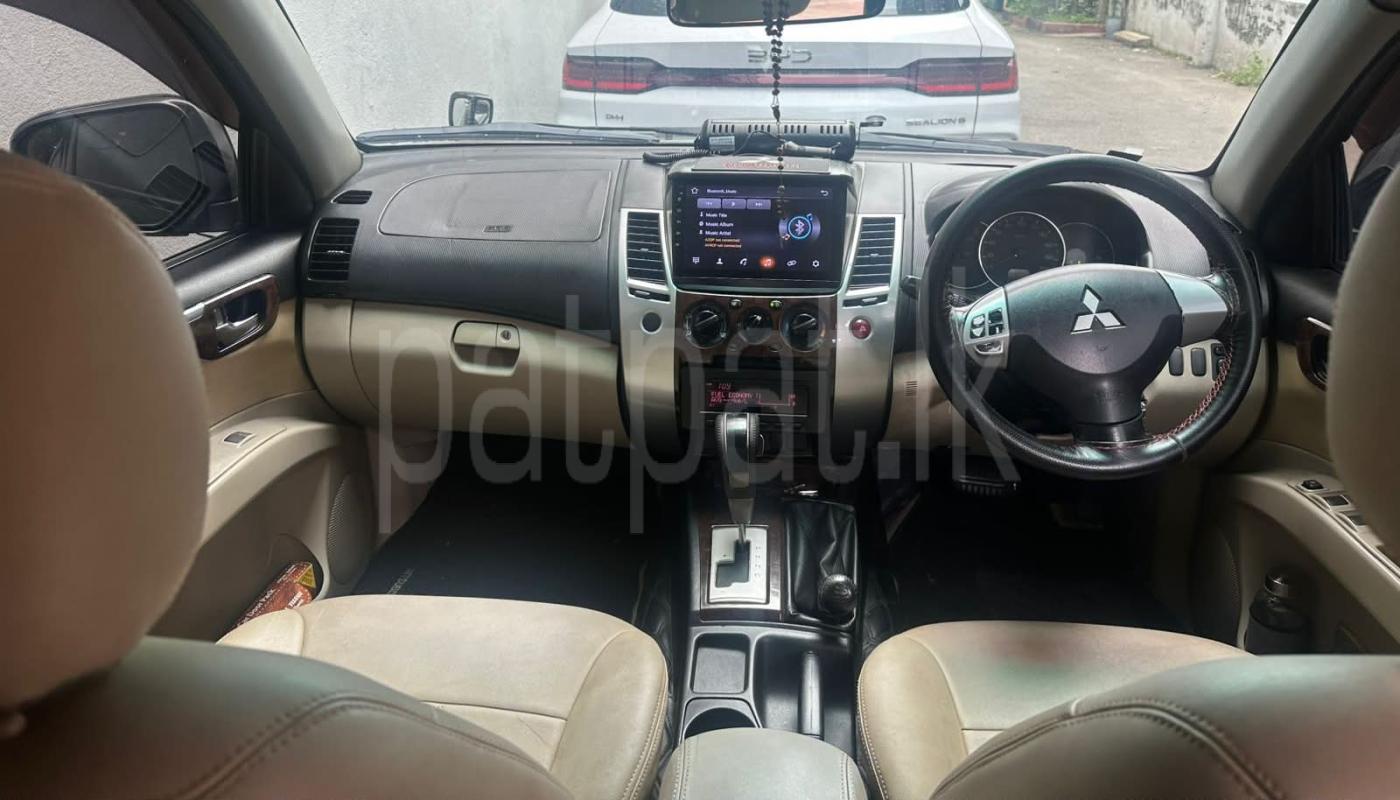 Mitsubishi Montero 2011 - பயன்படுத்தப்பட்டது SUV sale in Sri Lanka - patpat.lk