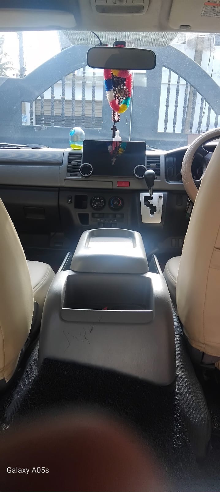 Toyota Hiace 2012 - பயன்படுத்தப்பட்டது வேன் sale in Sri Lanka - patpat.lk