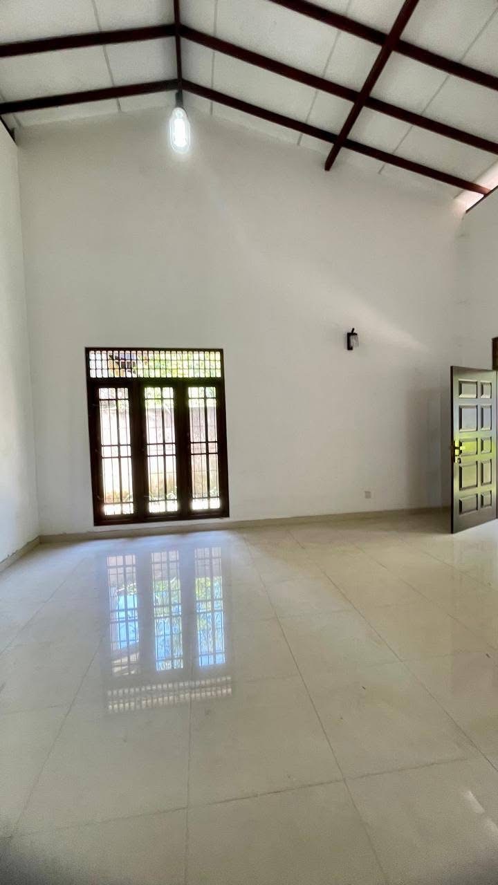 House for Sale in Athurugiriya