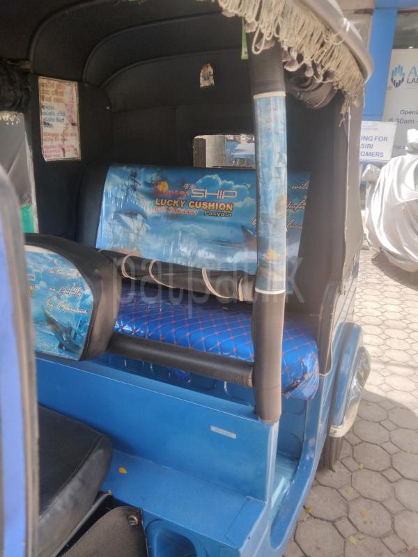 Bajaj Three Wheel 2015 - பயன்படுத்தப்பட்டது முச்சக்கர வண்டி sale in Sri Lanka - patpat.lk
