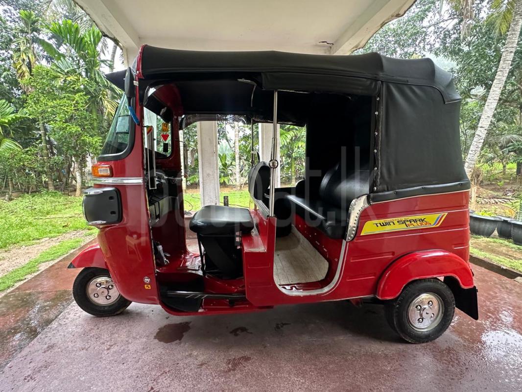 Bajaj 4 stroke 2014 - භාවිතා කරන ලද ත්‍රිරෝද රථය sale in Sri Lanka - patpat.lk