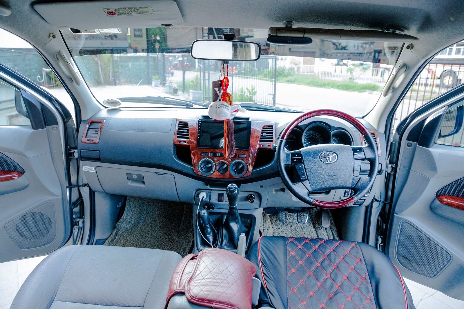 Toyota Hilux 2011 - பயன்படுத்தப்பட்டது சரக்கு போக்குவரத்து sale in Sri Lanka - patpat.lk