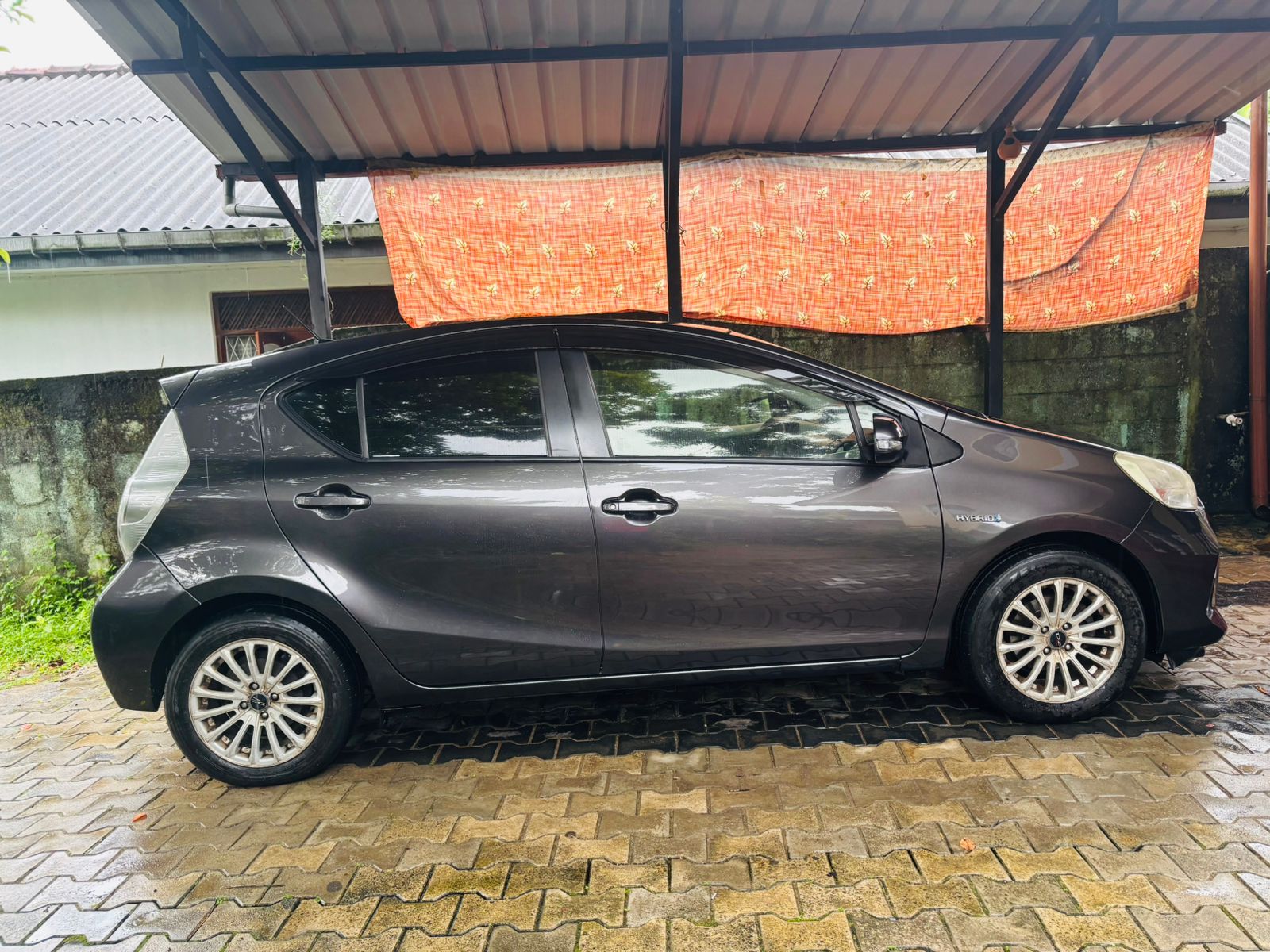 Toyota Aqua 2012 - Used Car sale in Sri Lanka - patpat.lk