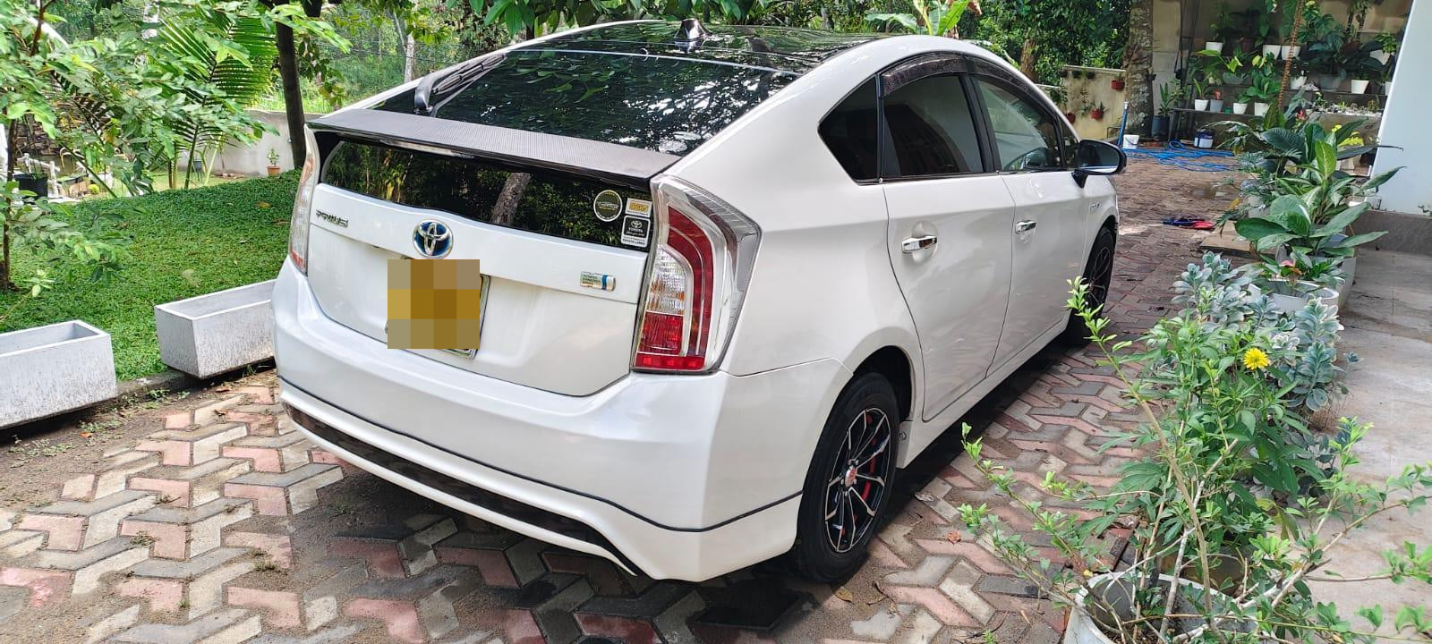 Toyota Prius 2014 - Used Car sale in Sri Lanka - patpat.lk