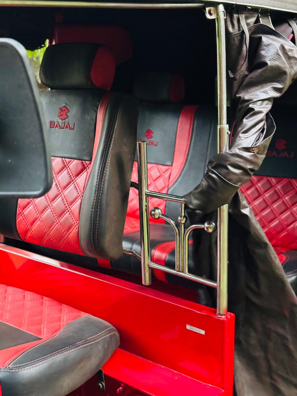 Bajaj Three Wheel 2015 - භාවිතා කරන ලද ත්‍රිරෝද රථය sale in Sri Lanka - patpat.lk