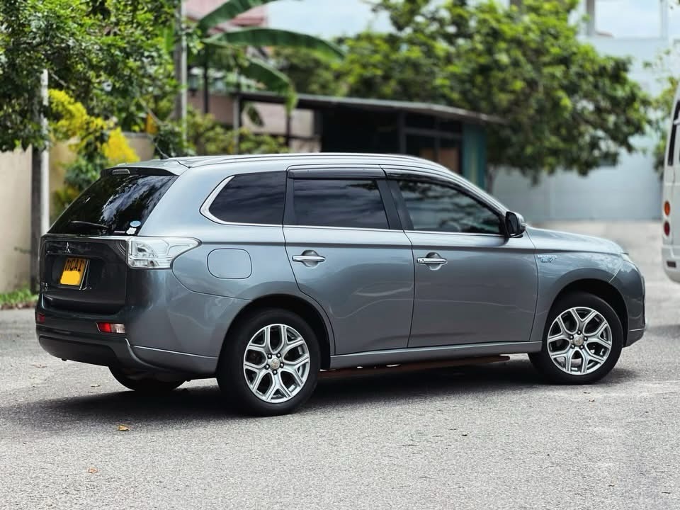 Mitsubishi Outlander 2014 - பயன்படுத்தப்பட்டது SUV sale in Sri Lanka - patpat.lk