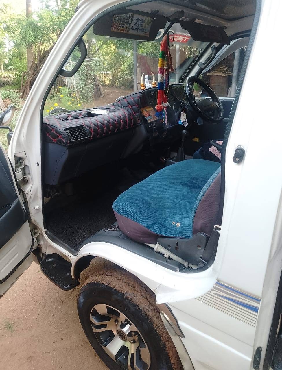 Toyota Hiace 2000 - பயன்படுத்தப்பட்டது வேன் sale in Sri Lanka - patpat.lk