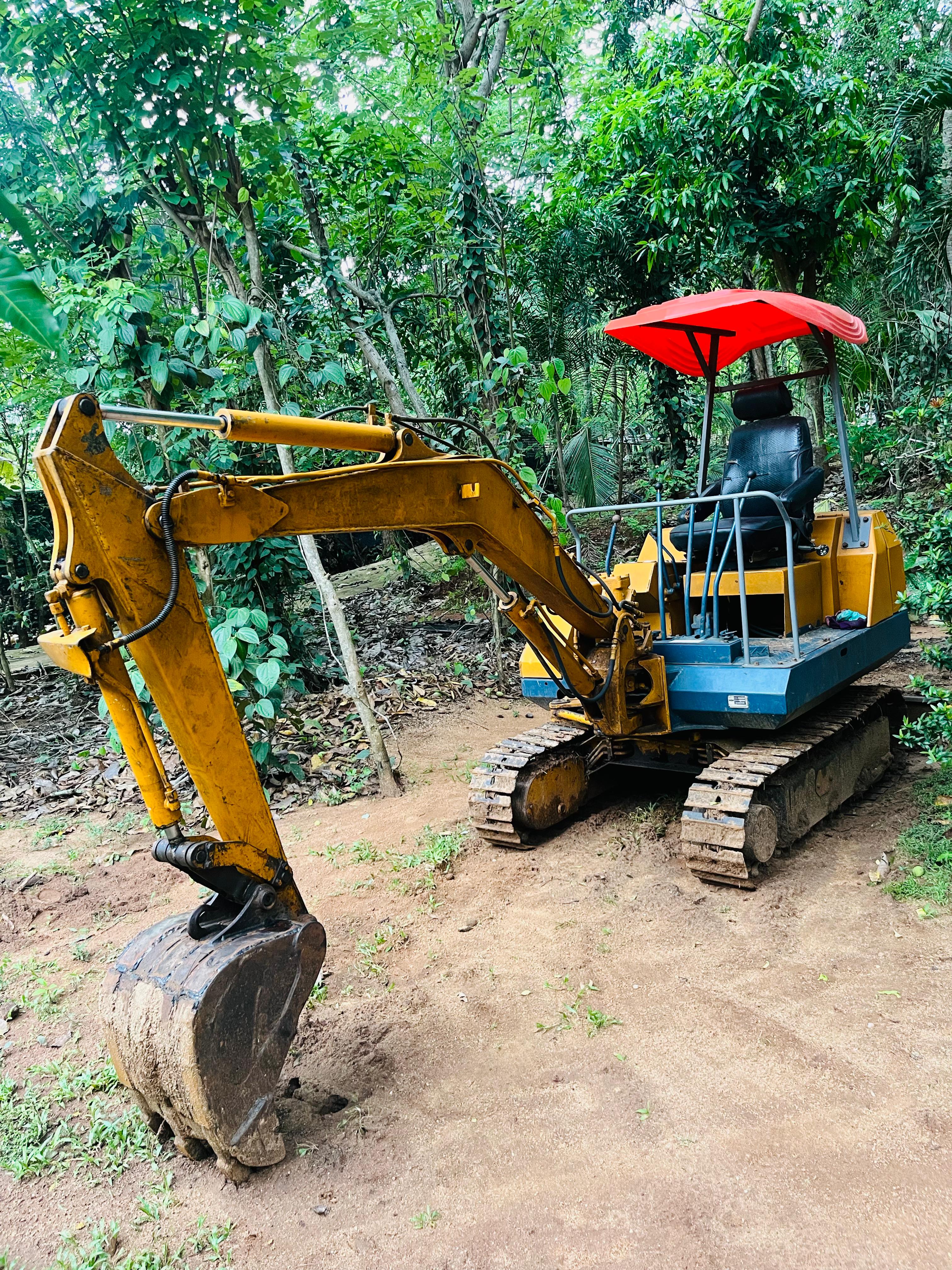 Komatsu PC 30 1990 - பயன்படுத்தப்பட்டது கனரக sale in Sri Lanka - patpat.lk