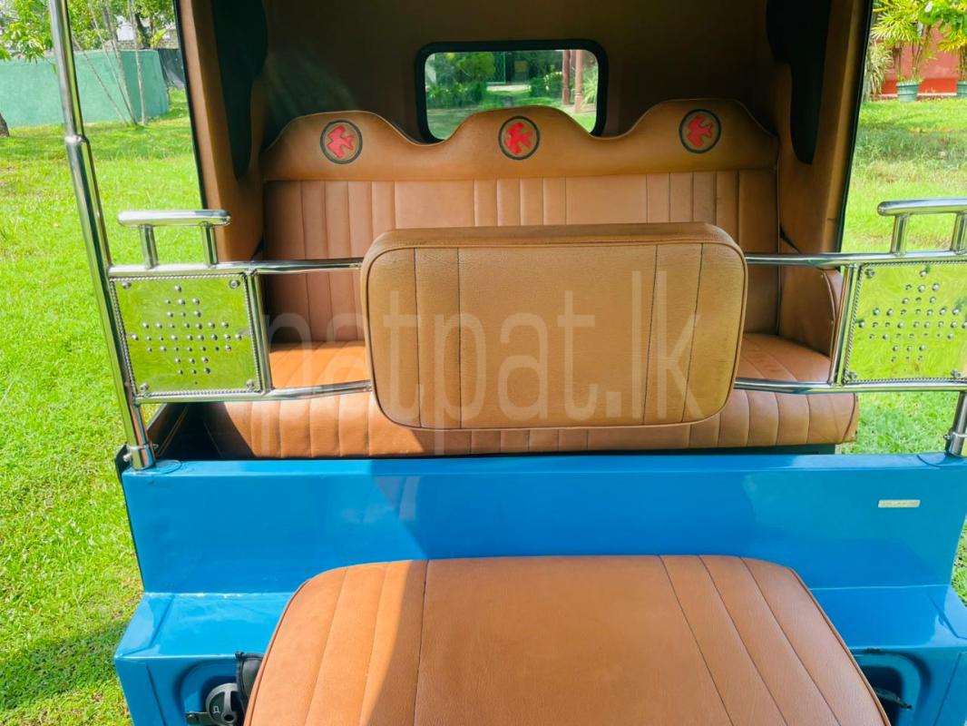 Bajaj 4 stroke 2015 - பயன்படுத்தப்பட்டது முச்சக்கர வண்டி sale in Sri Lanka - patpat.lk