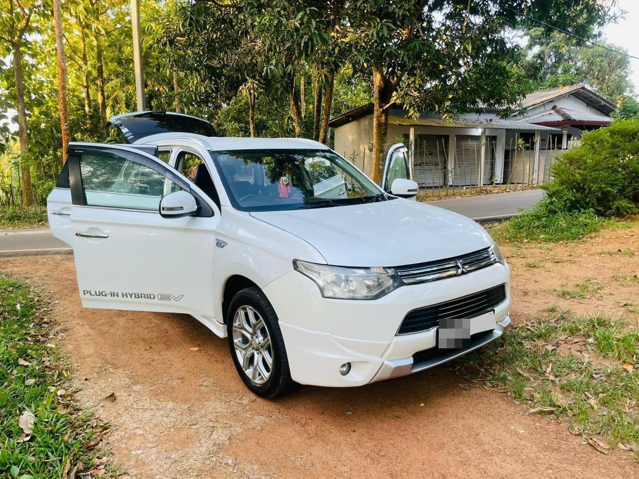 Mitsubishi Outlander 2014 - Used SUV sale in Sri Lanka - patpat.lk