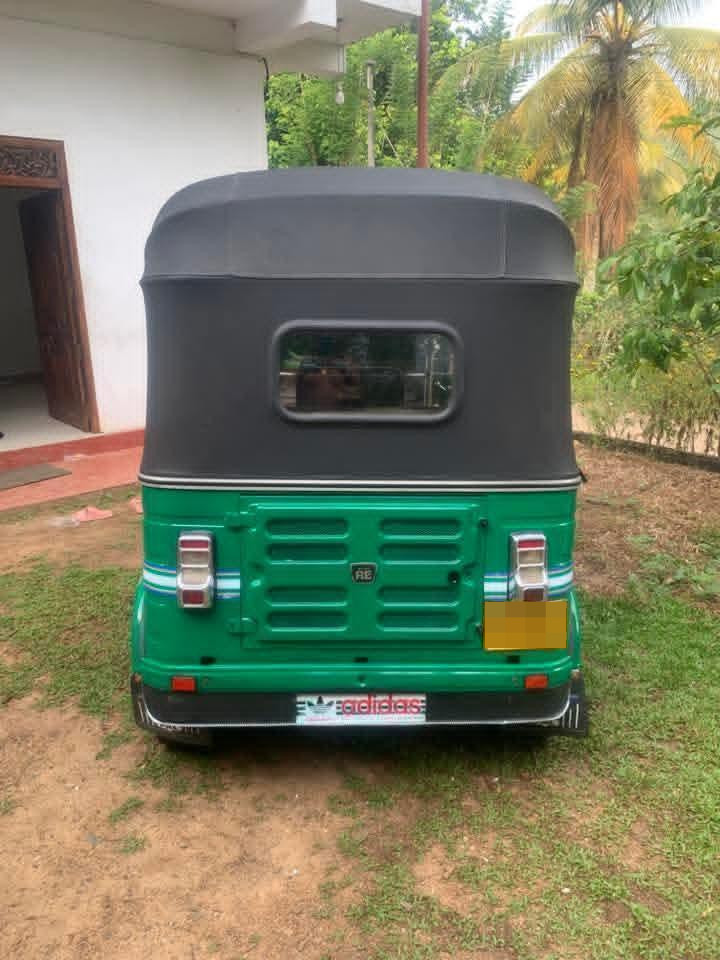 Bajaj Three Wheel 2015 - භාවිතා කරන ලද ත්‍රිරෝද රථය sale in Sri Lanka - patpat.lk