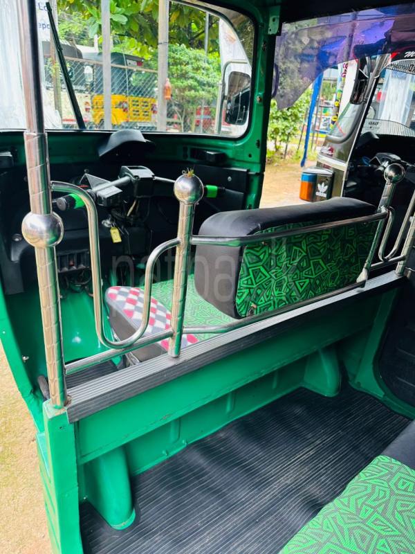 Bajaj 4 stroke 2015 - பயன்படுத்தப்பட்டது முச்சக்கர வண்டி sale in Sri Lanka - patpat.lk