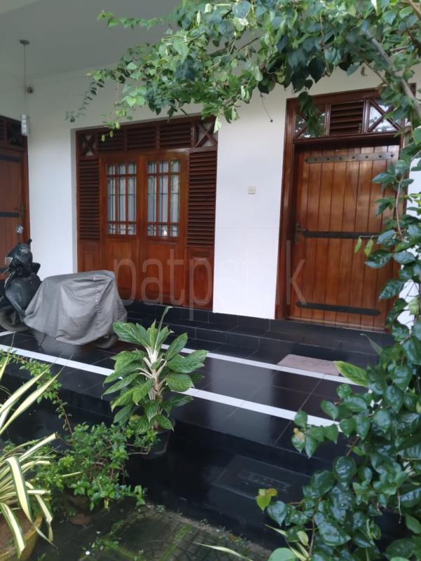 House for Rent in Makola ads-image-1