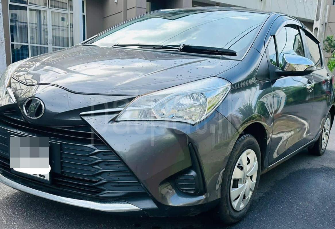 Toyota Vitz 2017 - பயன்படுத்தப்பட்டது கார் sale in Sri Lanka - patpat.lk