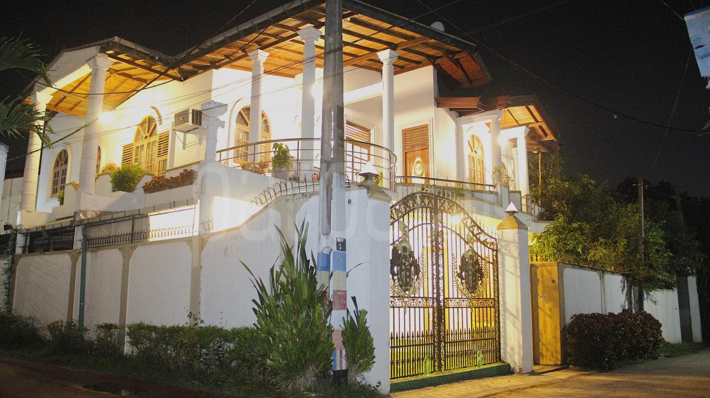 Advertisement image 6