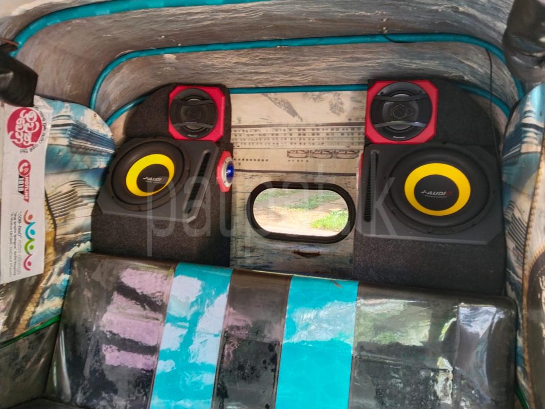 Bajaj 4 stroke 2017 - பயன்படுத்தப்பட்டது முச்சக்கர வண்டி sale in Sri Lanka - patpat.lk