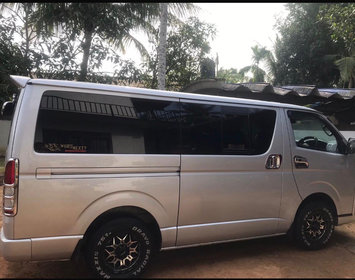 Toyota Hiace 2011 - பயன்படுத்தப்பட்டது வேன் sale in Sri Lanka - patpat.lk