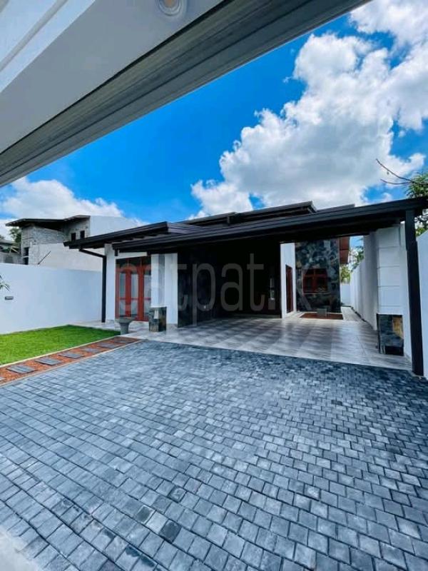 House for Sale in Athurugiriya