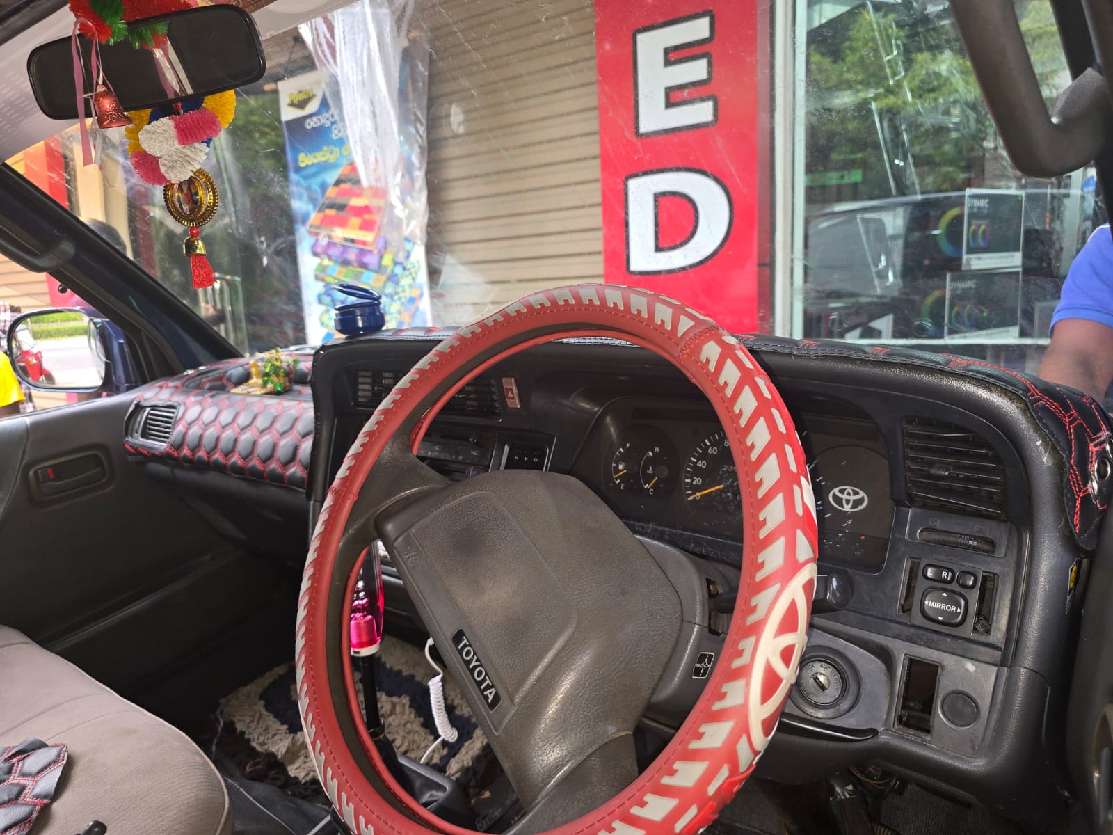 Toyota Hiace 1995 - பயன்படுத்தப்பட்டது வேன் sale in Sri Lanka - patpat.lk