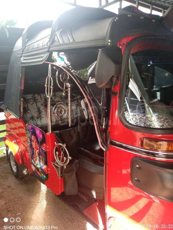 Bajaj Three Wheel 2015 - பயன்படுத்தப்பட்டது முச்சக்கர வண்டி sale in Sri Lanka - patpat.lk