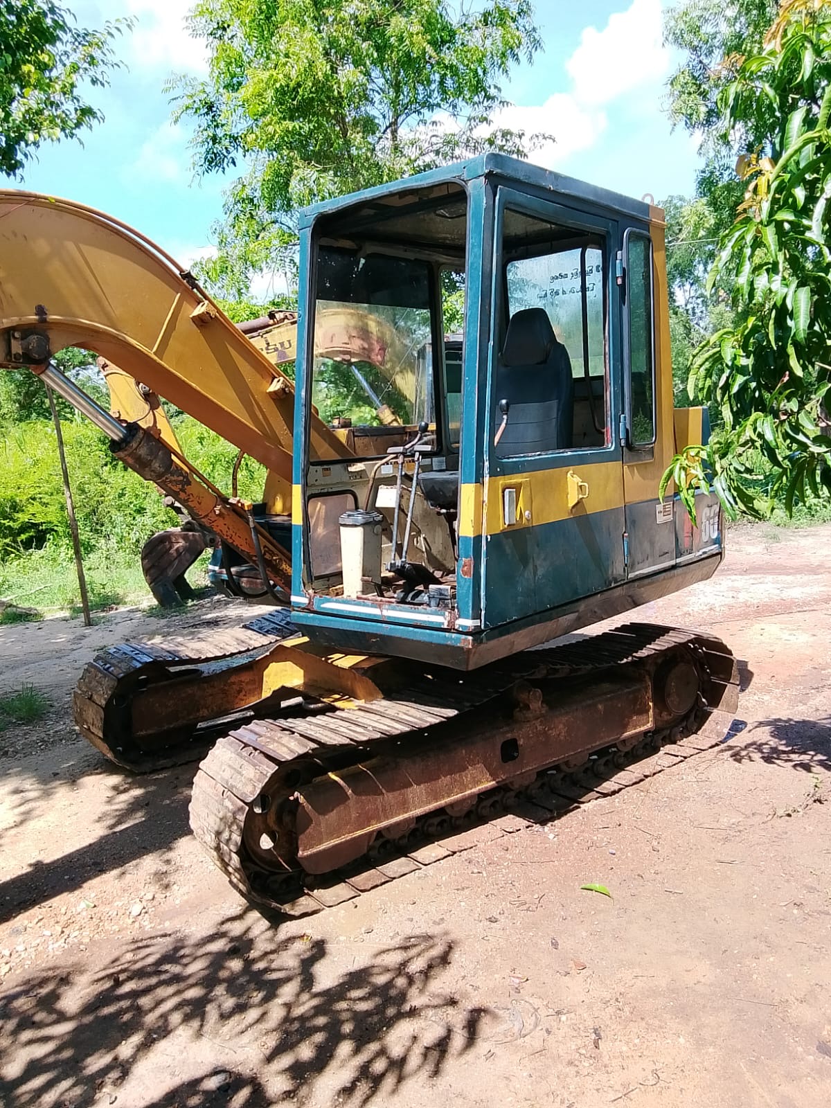 Komatsu Excavator 2015 - பயன்படுத்தப்பட்டது கனரக sale in Sri Lanka - patpat.lk