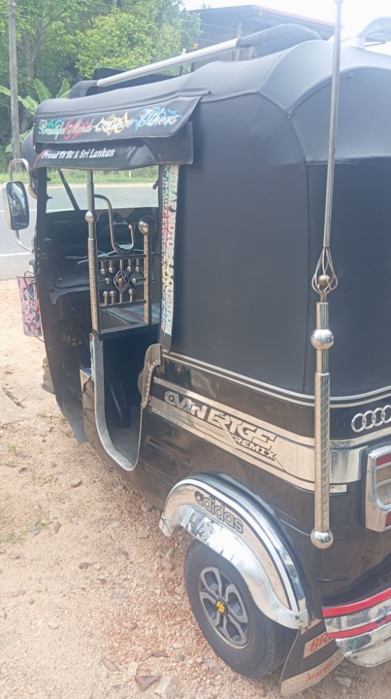 Bajaj Three Wheel 2016 - பயன்படுத்தப்பட்டது முச்சக்கர வண்டி sale in Sri Lanka - patpat.lk