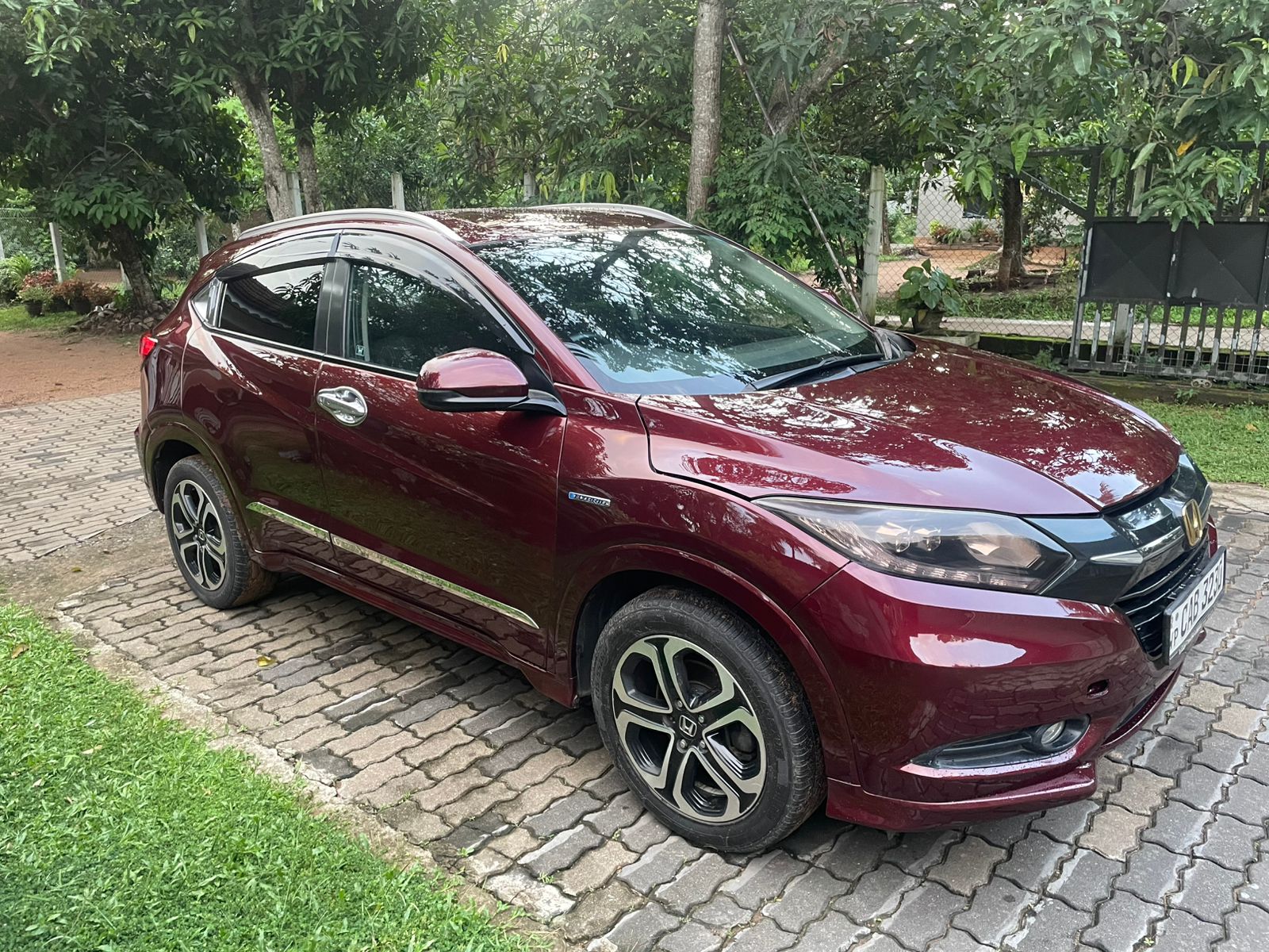 Honda Vezel 2014 - பயன்படுத்தப்பட்டது SUV sale in Sri Lanka - patpat.lk