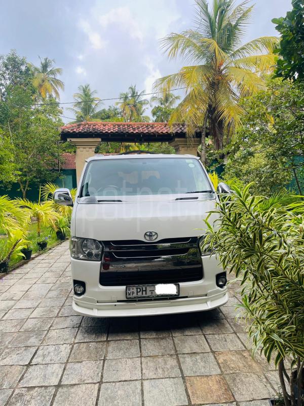 Toyota Hiace 2017 - பயன்படுத்தப்பட்டது வேன் sale in Sri Lanka - patpat.lk