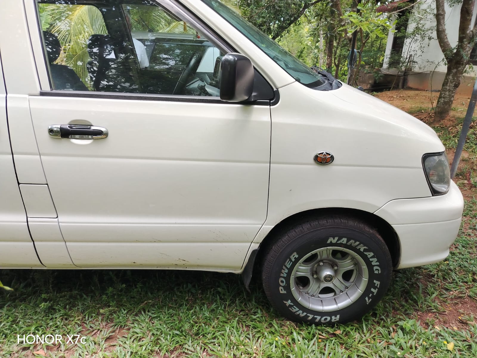 Toyota Noah 2002 - භාවිතා කරන ලද වෑන් රථය sale in Sri Lanka - patpat.lk