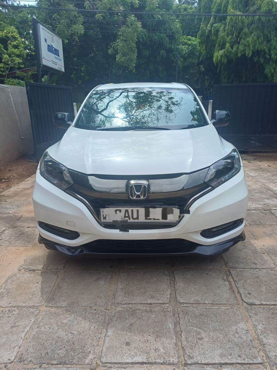 Honda Vezel 2017 - භාවිතා කරන ලද SUV රථය sale in Sri Lanka - patpat.lk