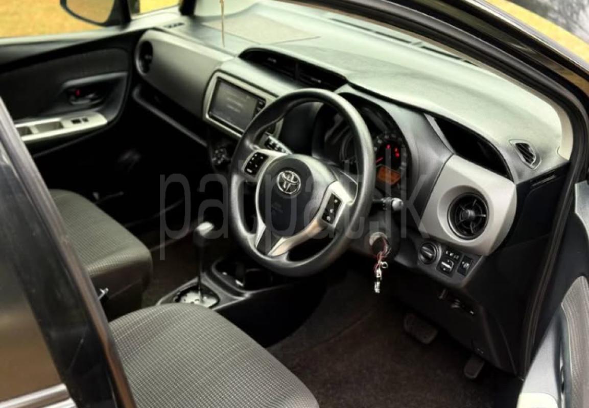 Toyota Vitz 2015 - பயன்படுத்தப்பட்டது கார் sale in Sri Lanka - patpat.lk