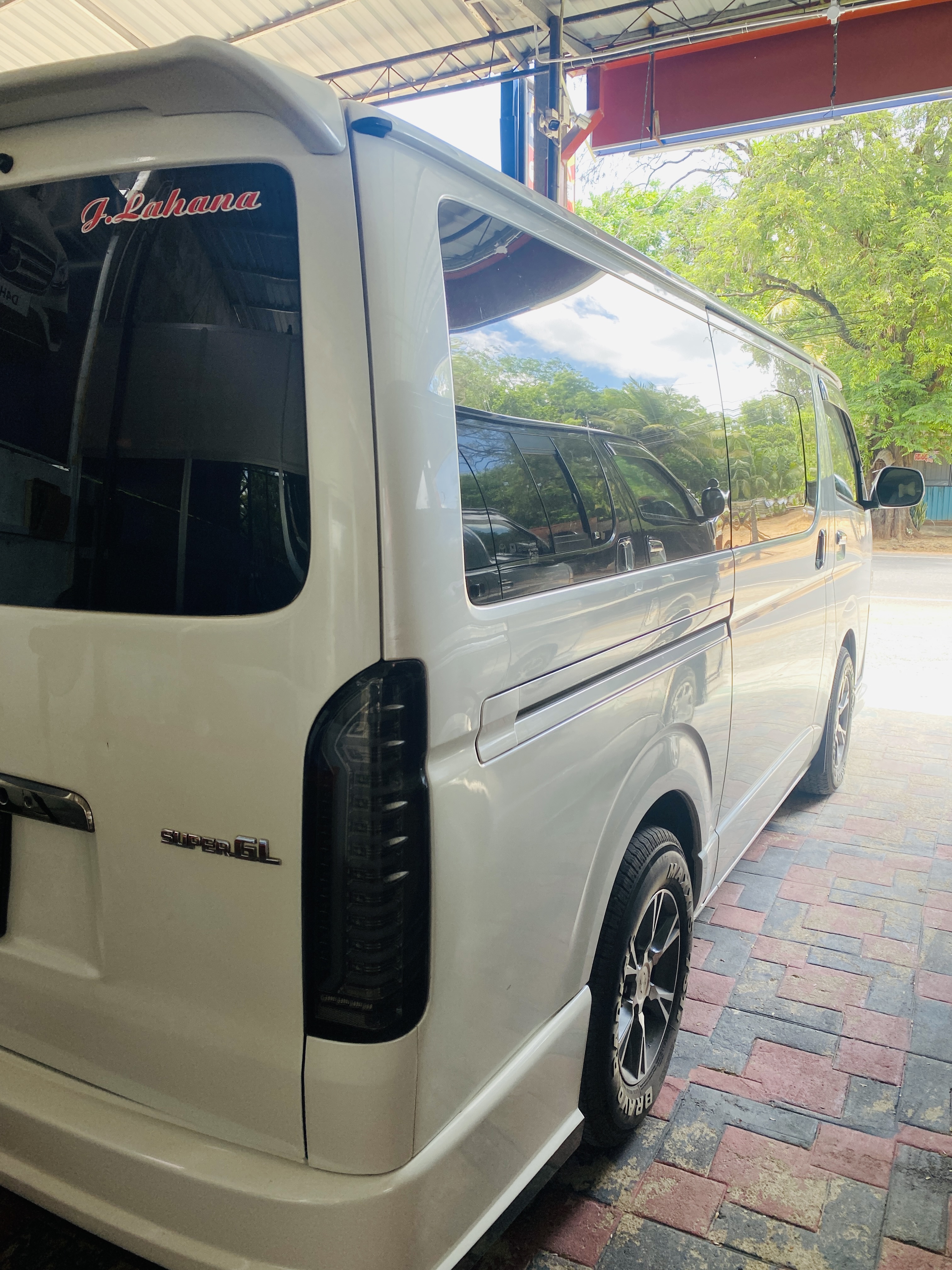 Toyota Hiace 2016 - பயன்படுத்தப்பட்டது வேன் sale in Sri Lanka - patpat.lk