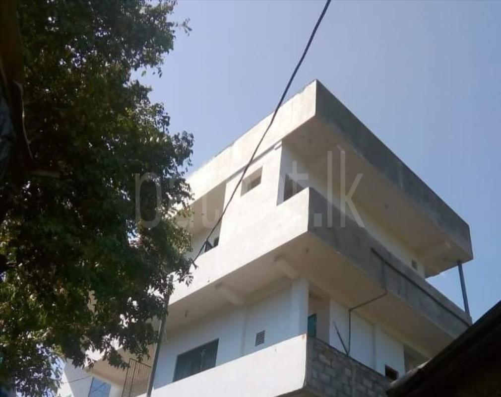 Building for Sale in Adampan
