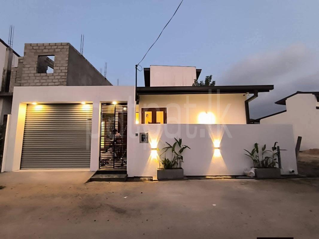 House for Sale in Athurugiriya