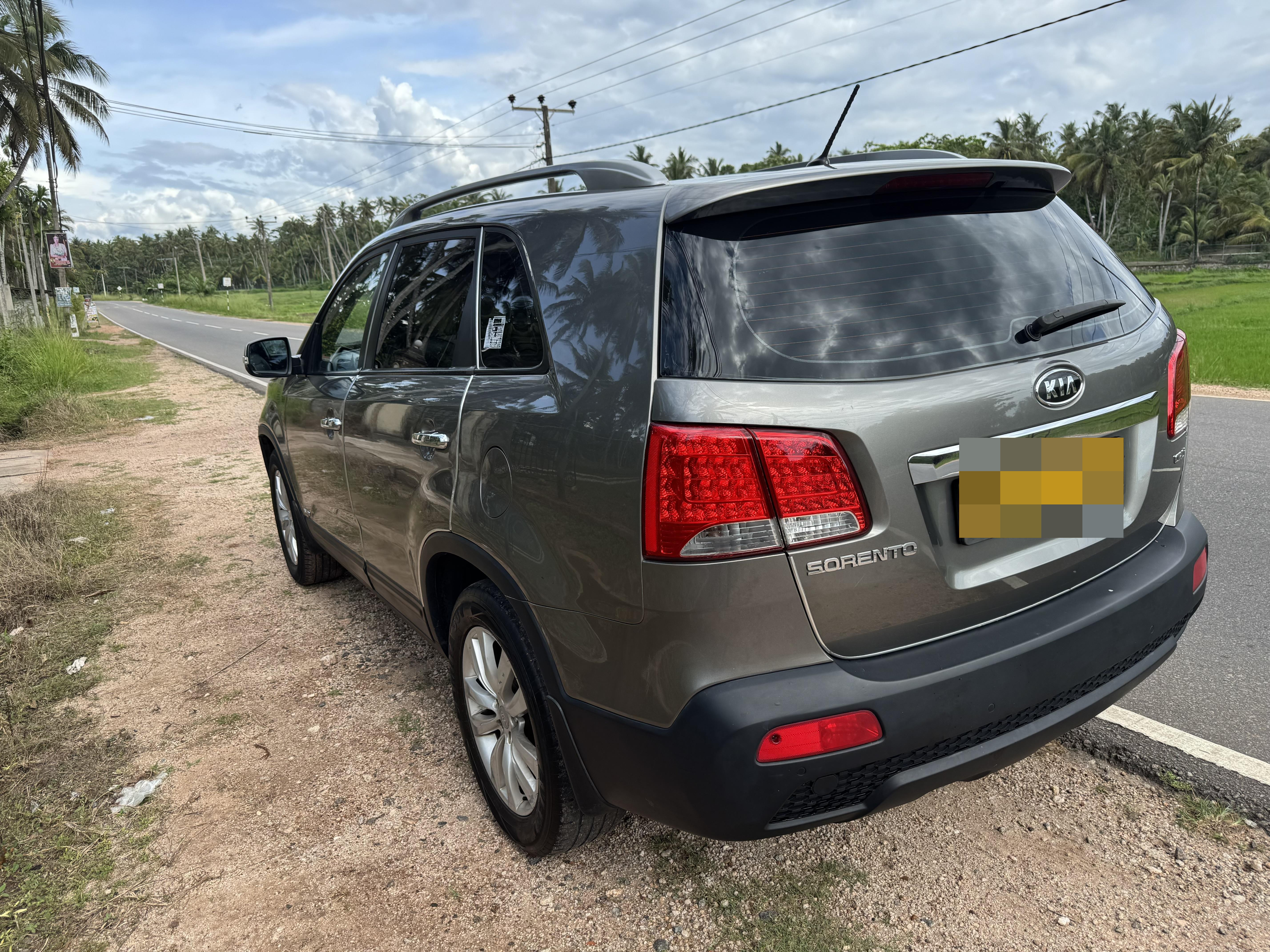 KIA Sorento 2011 - பயன்படுத்தப்பட்டது SUV sale in Sri Lanka - patpat.lk
