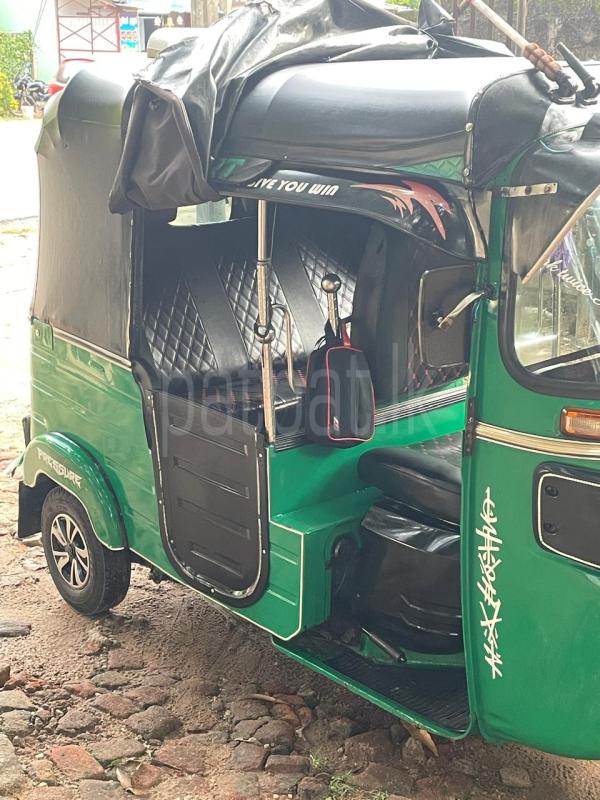 Bajaj Three Wheel 2015 - பயன்படுத்தப்பட்டது முச்சக்கர வண்டி sale in Sri Lanka - patpat.lk