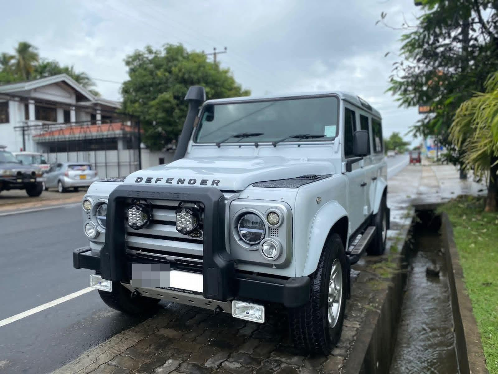 Land Rover Defender 2006 - பயன்படுத்தப்பட்டது SUV sale in Sri Lanka - patpat.lk