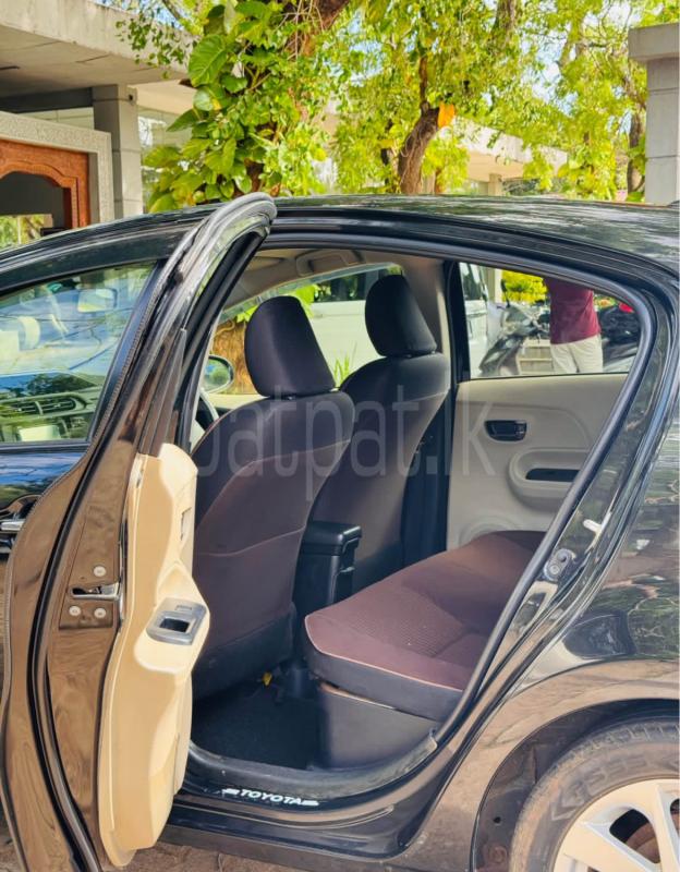 Toyota Aqua 2012 - பயன்படுத்தப்பட்டது கார் sale in Sri Lanka - patpat.lk